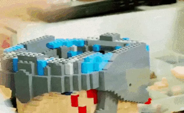 Hãy xem cảnh những bậc thầy LEGO tạo nên tượng Thor để biết khả năng làm việc "thần thánh" của họ