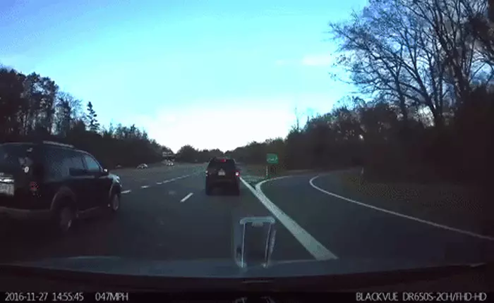 Xe tự lái chưa thể là phương tiện di chuyển an toàn khi có thể bị đánh lừa bời vài tấm nhãn dán