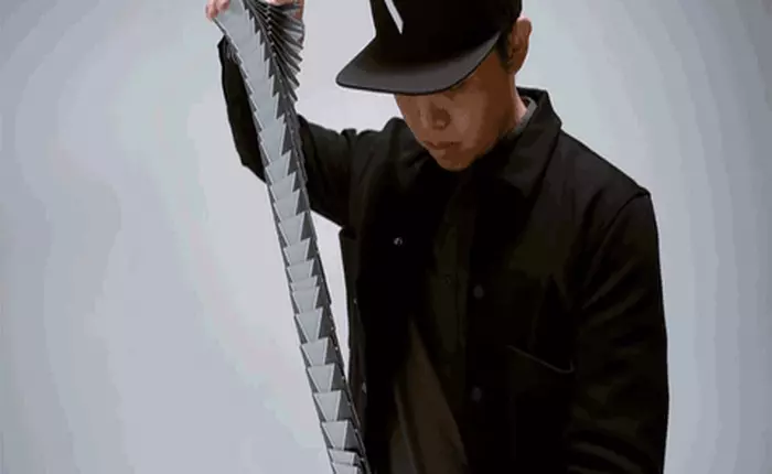 Đừng nghĩ những cảnh trong phim Thần Bài chỉ là tiểu xảo, ngoài đời người ta còn làm ảo diệu hơn cả phim