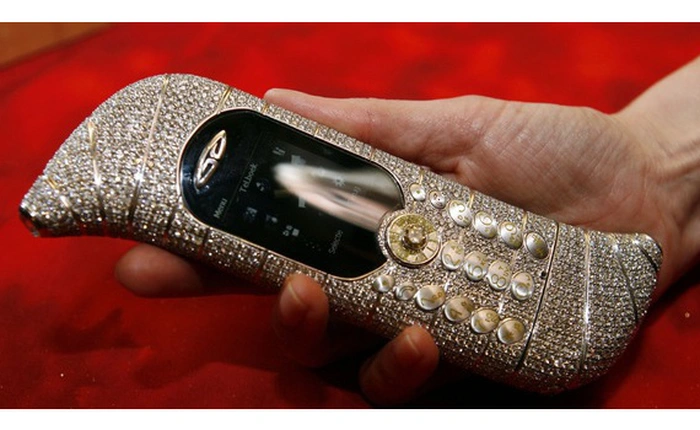 Không phải Vertu, đây mới là dòng điện thoại đắt đỏ bậc nhất thế giới được Guiness công nhận: Đến đại gia cũng phải "săn đón"