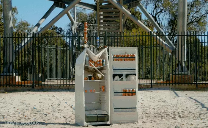 Thử nghiệm thả rơi chiếc đe sắt lên các đồ vật cho thấy những gì trong hoạt hình chỉ thuộc về hoạt hình mà thôi