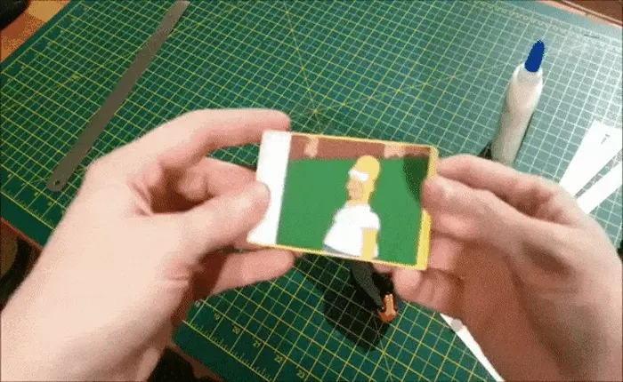 Biến ảnh động GIF thành một cuốn sách lật flip book cực hay ho