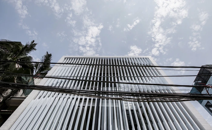 7 x 18 House - Ngôi nhà có mặt đứng hệt như cái vỉ nướng thịt giữa phố Hà Nội