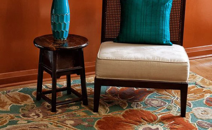 Ở Việt Nam toàn sơn phòng ngủ màu xanh ngọc lại dùng cả đèn trắng bảo sao mà không lạnh lẽo? Hãy học 5 cách pha màu chuẩn mực sau!