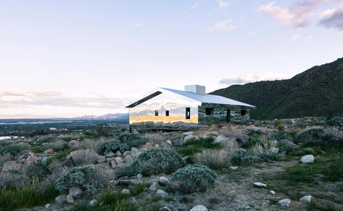 Ngôi nhà bằng gương độc nhất vô nhị nằm giữa sa mạc