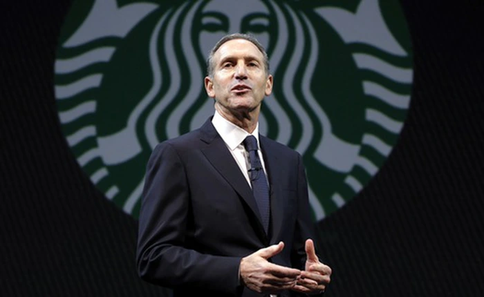 Sống trong khu ổ chuột, bán máu để trang trải học phí và giờ là tỷ phú, CEO Starbucks khẳng định: Đây là điều các bạn trẻ cần ghi nhớ