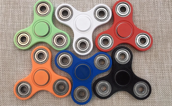 Cơn sốt mang tên Fidget Spinner: lãi kinh khủng khiến công ty chuyên sản xuất phụ kiện iPhone đổi nghề sang buôn thứ này chỉ sau 1 đêm