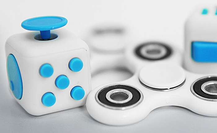 Youtuber này đã dùng Fidget spinner để sáng tác nhạc Techno, tuy đơn giản nhưng cực bắt tai và gây nghiện 100%