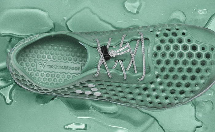 Vivobarefoot Ultra III: Loại giày mùa hè kỳ lạ được làm từ tảo, có thể cứu được nhiều hồ nước ô nhiễm trên thế giới