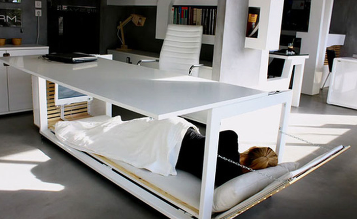 Chiếc bàn thông minh kiêm giường ngủ này sẽ giúp dân văn phòng bỏ thói quen ngủ gục trên bàn