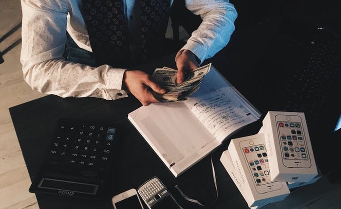 Các ứng dụng miễn phí thu về lợi nhuận hàng trăm triệu USD bằng cách nào?