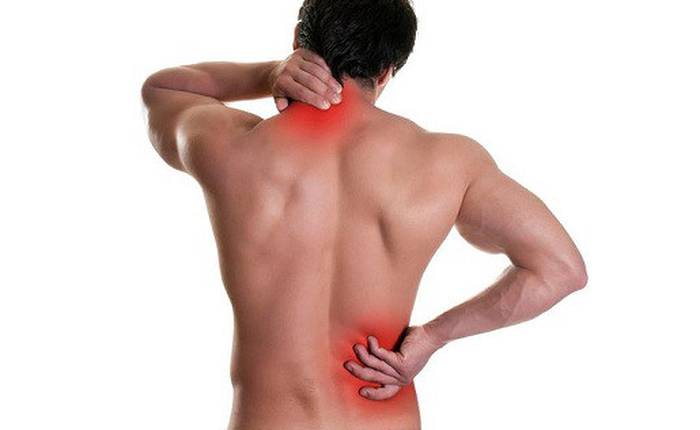 Hóa ra đánh răng, rửa bát, buộc dây giày... lại có thể gây đau lưng, vẹo cột sống