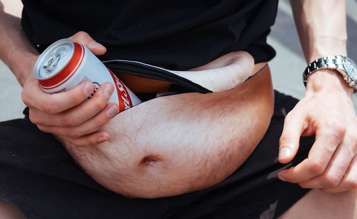 Dadbag - loại túi đang gây sốt, đeo vào sẽ có ngay "bụng bia" thứ thiệt dù bạn có gầy trơ xương