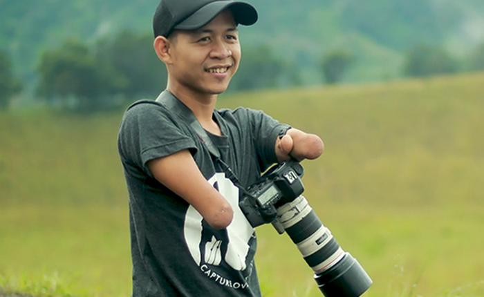Sinh ra không có tay chân, bằng nghị lực và đam mê mà nhiếp ảnh gia này vẫn tạo nên những bức ảnh đầy cảm xúc