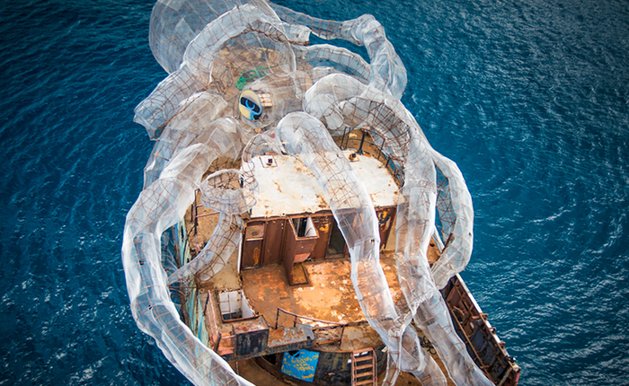 Thủy quái Kraken thép khổng lồ được đánh đắm cùng tàu thủy từ Thế chiến II nhằm xây dựng hệ sinh thái san hô mới