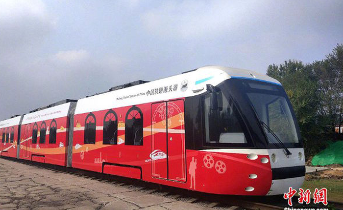 Cận cảnh đoàn tàu chạy bằng hydro đầu tiên tại Trung Quốc, chỉ thải ra hơi nước, không gây ô nhiễm môi trường