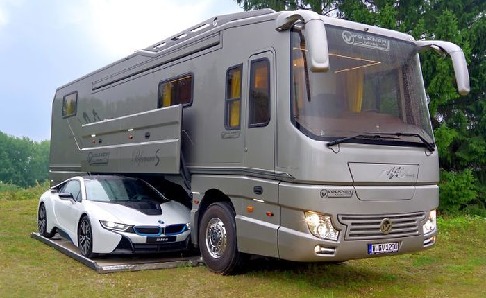 Performance S: Ô tô kiêm khách sạn 5 sao, có cả gara chứa siêu xe, trị giá 1,7 triệu USD