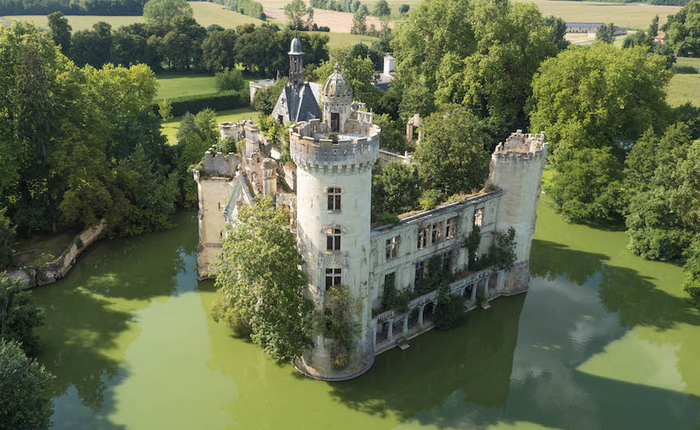 Pháp: Hơn 6500 cư dân mạng góp tiền mua chung một tòa lâu đài