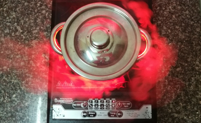 Sinh viên dùng bếp từ, bếp hồng ngoại rất nhiều, nhưng ai cũng mắc lỗi ngớ ngẩn này khiến nó rất nhanh hỏng