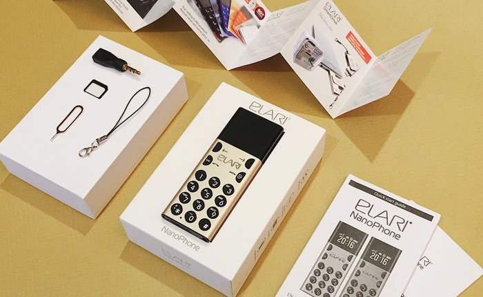 Mở hộp Elari NanoPhone - điện thoại Nga "siêu mẫu" tí hon, chỉ nặng có 32g, mỏng 6mm, màu rose gold thời thượng