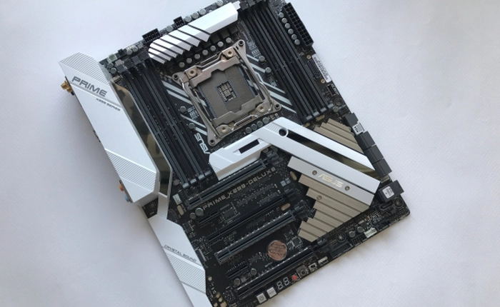 Đánh giá bo mạch chủ ASUS Prime X299-Deluxe: độc đáo với màn hình OLED ngộ nghĩnh