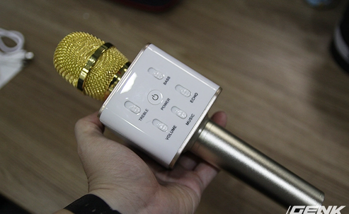 Mổ bụng Mic hát karaoke Q7 bản nhái - Tìm thấy nhiều điểm nguy hiểm khôn lường