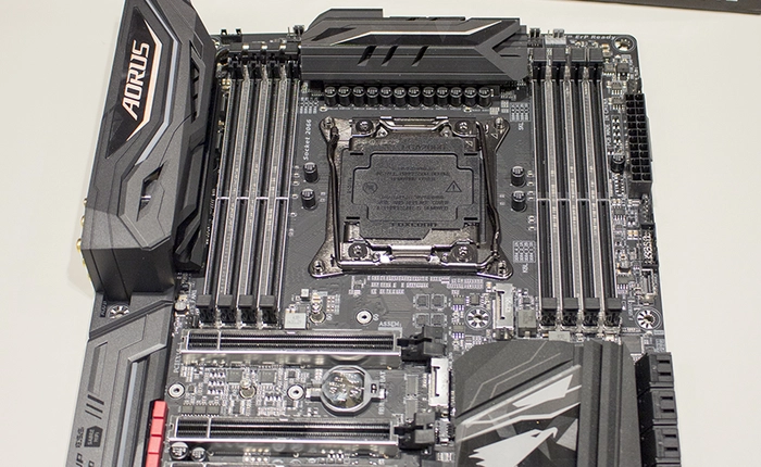 Trên tay bo mạch chủ Aorus X299 Gaming 7: Cực kì hào nhoáng nhưng rất cơ bắp và bền bỉ