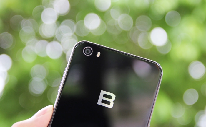 Đừng ngâm Bphone 2017 vào nước giống chúng tôi