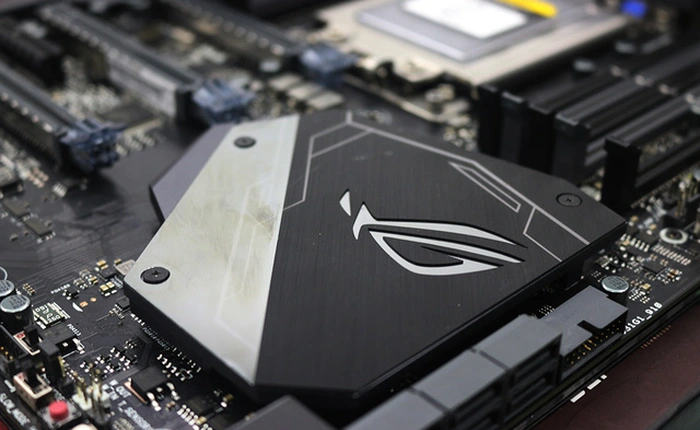 Mở hộp bo mạch chủ ASUS ROG Zenith Extreme: đỉnh cấp bo mạch chủ X399