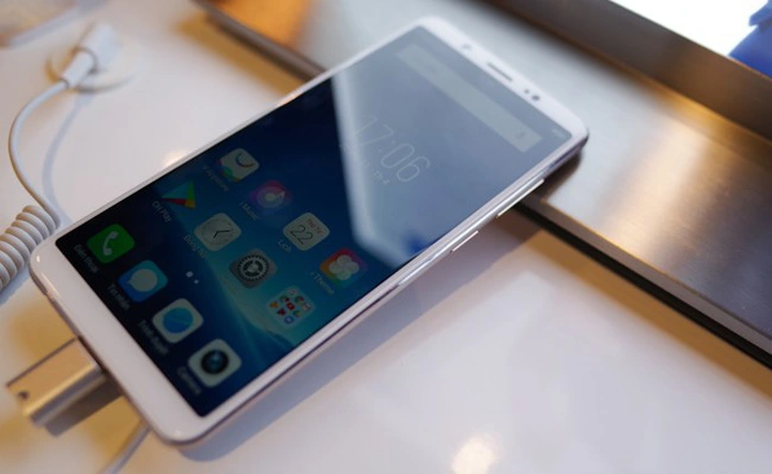 Vivo V7 chính thức trình làng tại thị trường Việt Nam: màn hình tràn FullView, camera selfie 24 MP, có cả nhận diện khuôn mặt, giá 6,99 triệu đồng