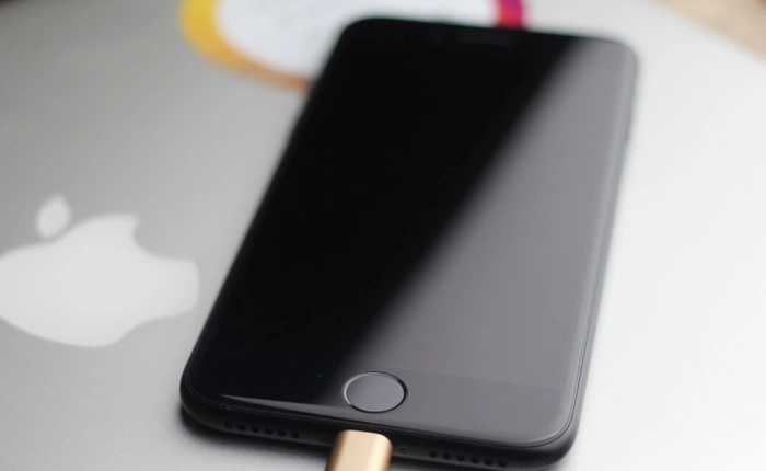 Việc Apple cung cấp máy sửa iPhone rộng rãi là vì luật hay sợ iPhone 8 dễ vỡ?