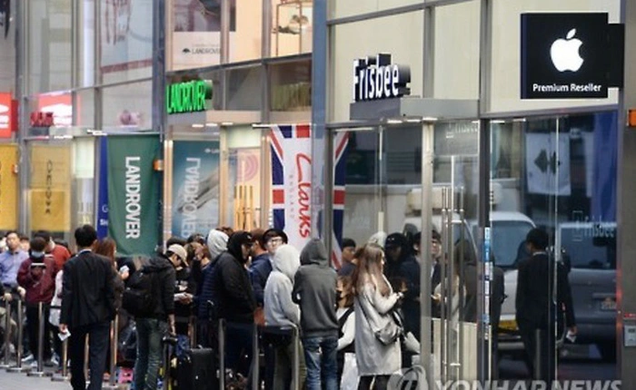 Ngày đầu cho đặt hàng tại Hàn Quốc, iPhone X đã cháy hàng ngay trên sân nhà Samsung