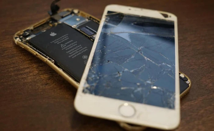 Những ca sửa iPhone khó đỡ nhất quả đất, tưởng trở thành đống sắt vụn lại hóa “lung linh” dưới bàn tay thợ chuyên nghiệp