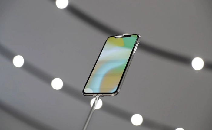 Báo cáo chi tiết của Bloomberg về vấn đề thiếu hụt iPhone X, đến mức Apple phải giảm độ chính xác của Face ID