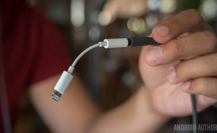 Ngành công nghiệp smartphone cạn kiệt ý tưởng tới mức dùng cổng tai nghe và màu sắc làm "chiêu trò" nhận diện thương hiệu?