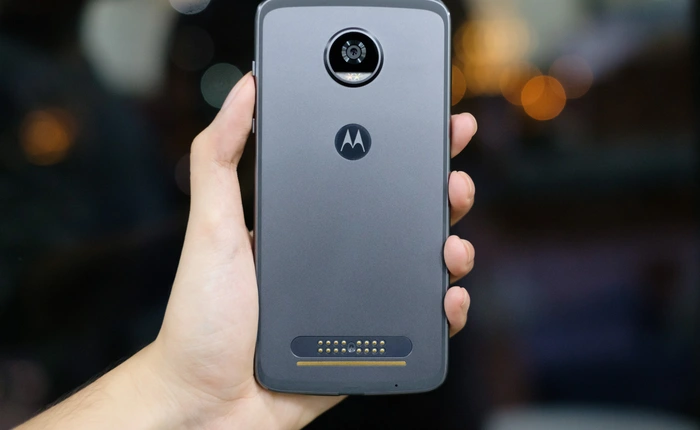 Trên tay nhanh Moto Z2 Play: mỏng hơn bản trước, camera khẩu độ f/1.7, chạy Snapdragon 626