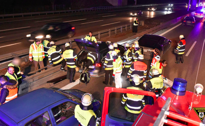 Anh hùng đời thực hy sinh chiếc Tesla để cứu mạng người, Elon Musk cảm kích tặng toàn bộ tiền sửa xe