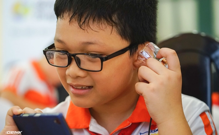 Sony vừa chứng minh làm tai nghe rất dễ, đến các em học sinh cũng có thể chế tạo tai nghe từ chai nhựa!