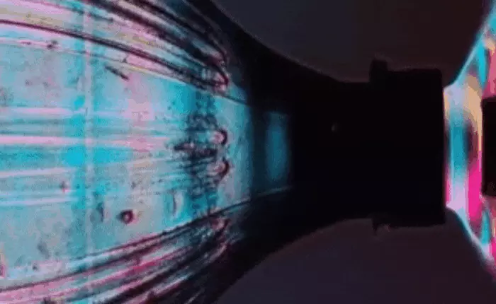 Chẳng cần máy bay phản lực, chỉ cần một cái chai thôi bạn cũng thực hiện được hiệu ứng cực độc đáo này