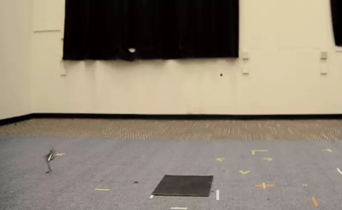 Các nhà nghiên cứu chế tạo thành công robot tí hon có thể nhảy gấp 10 lần chiều cao cơ thể