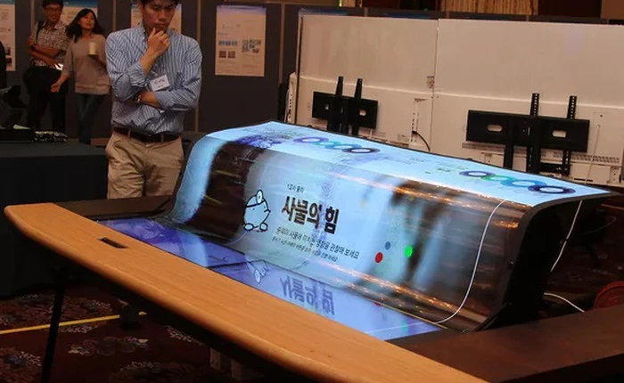 LG phát triển thành công màn hình OLED dẻo, trong suốt 77 inch