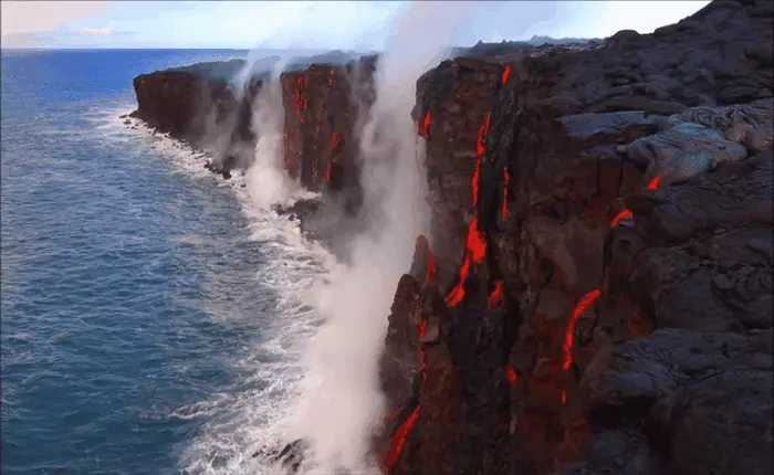 Bạn có bao giờ thấy dung nham từng giọt rơi xuống biển chưa? Xem video này xong sẽ thấy, và còn nhiều cảnh ấn tượng hơn nữa