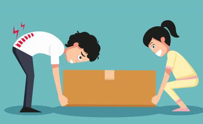 Bị vợ hỏi khó: Nâng đồ vật đúng cách như thế nào để bảo vệ cột sống?