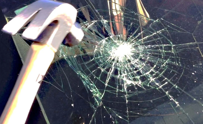 Giải ngố: Kính cường lực là thứ ma thuật gì, tại sao chúng lại cứng đến thế?