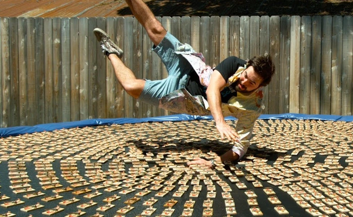 Chuyện gì sẽ xảy ra khi bạn ngã vào 1000 cái bẫy chuột?