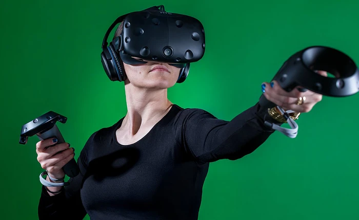 Lộ diện HTC Vive, smartphone VR hỗ trợ Vive 2