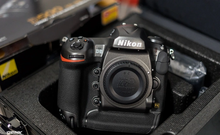 Chiêm ngưỡng máy ảnh siêu hiếm Nikon D5 phiên bản kỷ niệm 100 năm sinh nhật Nikon vừa xuất hiện tại Việt Nam