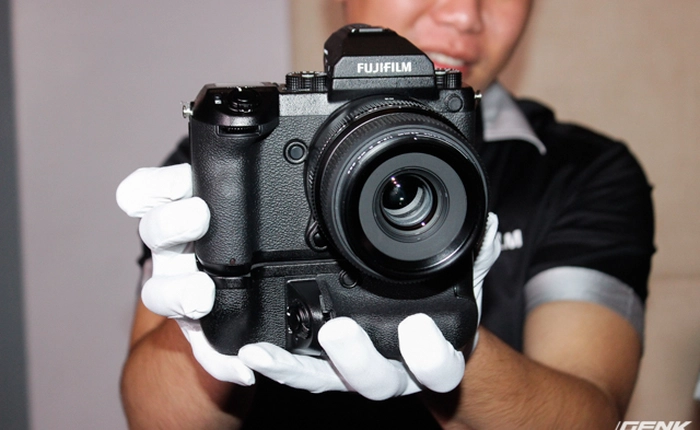"Khủng long" Fujifilm GFX 50S chính thức về Việt Nam với giá 150 triệu đồng