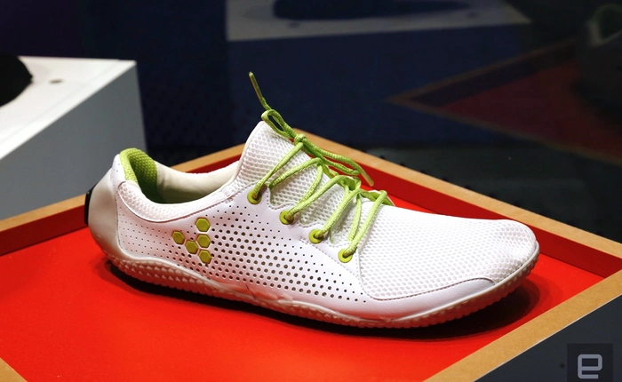 [CES 2017] Quên Xiaomi 90 đi, đây mới là đôi giày vừa thông minh, vừa an toàn, lại có cả AI hỗ trợ