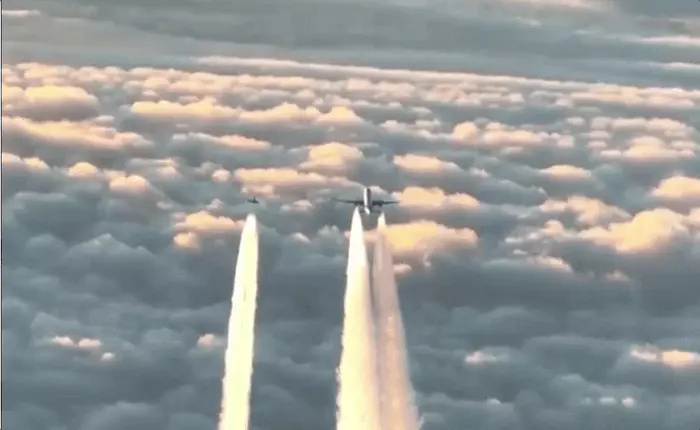 Đây là tình huống diễn ra khi Đức cử hai chiến đấu cơ Typhoon đến "chăm sóc" chiếc Boeing 777 đi vào không phận của mình mà không liên lạc